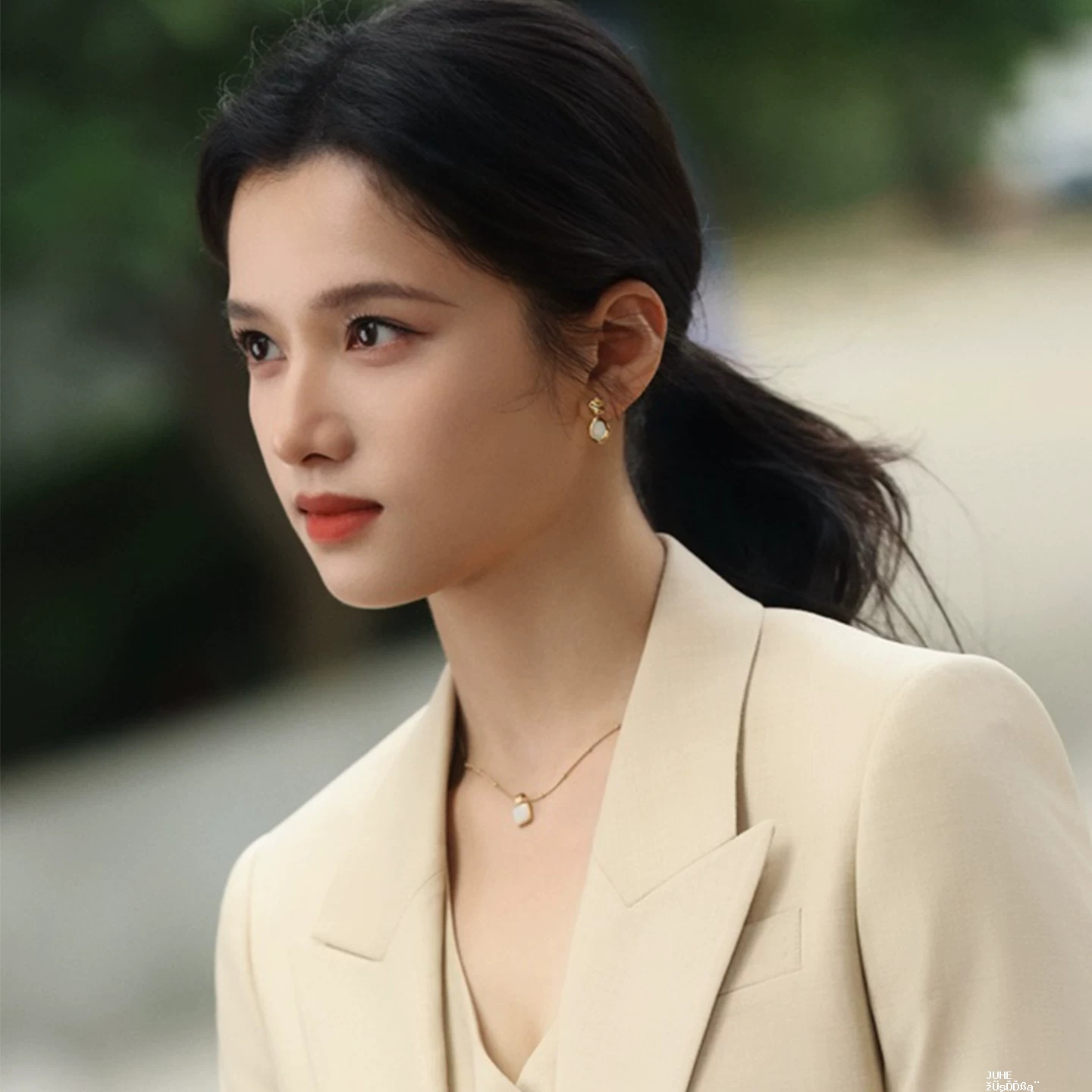 MISSOMA新款方形孔雀石吊坠项链女小金珠轻奢小众女锁骨链白母贝 876.63元 - 聚合线报